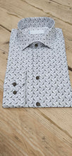 Afbeelding in Gallery-weergave laden, TRACHTENHEMD MET HIRSCH MOTIEF.
