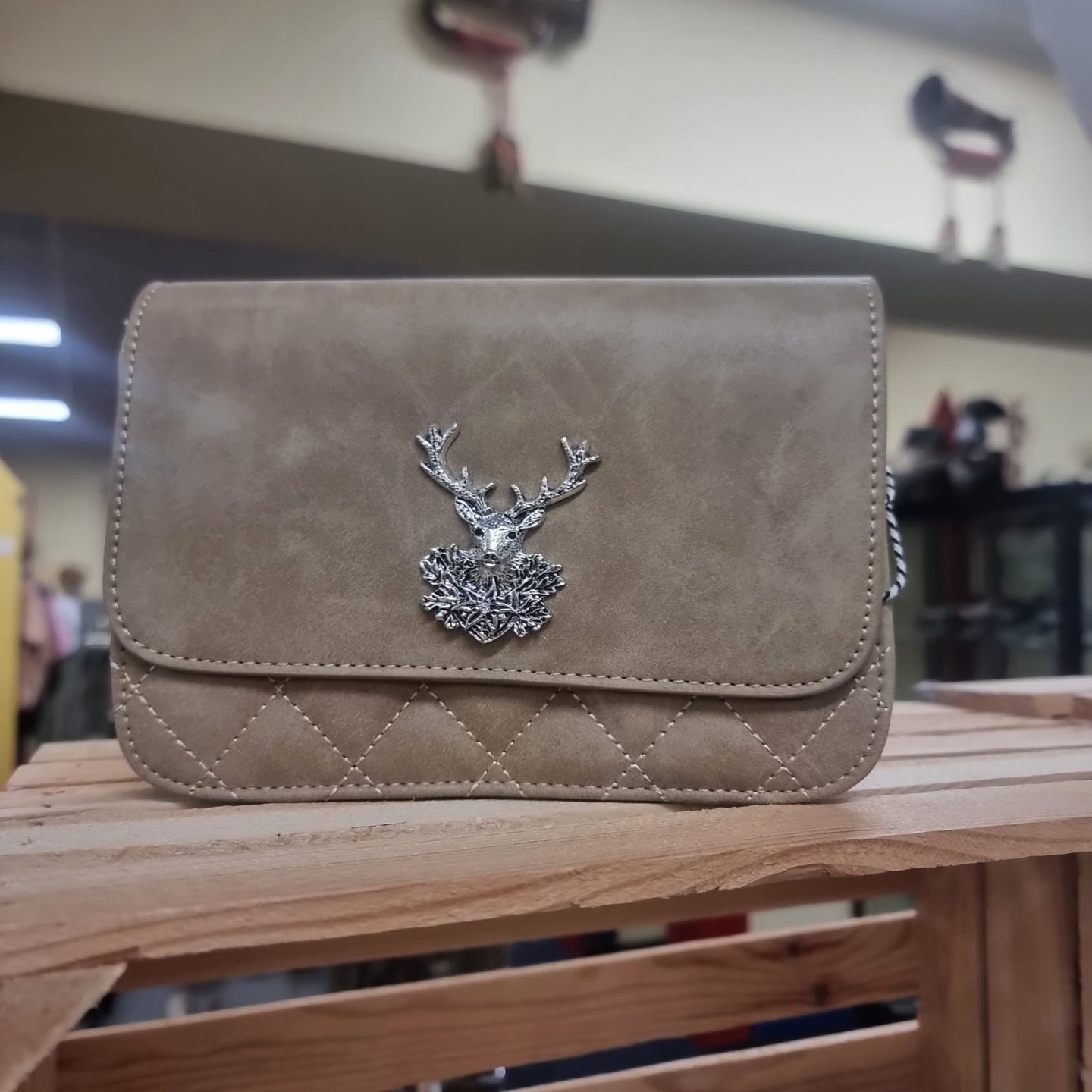 TRACHTEN HANDTASJE PU-LEDER BEIGE