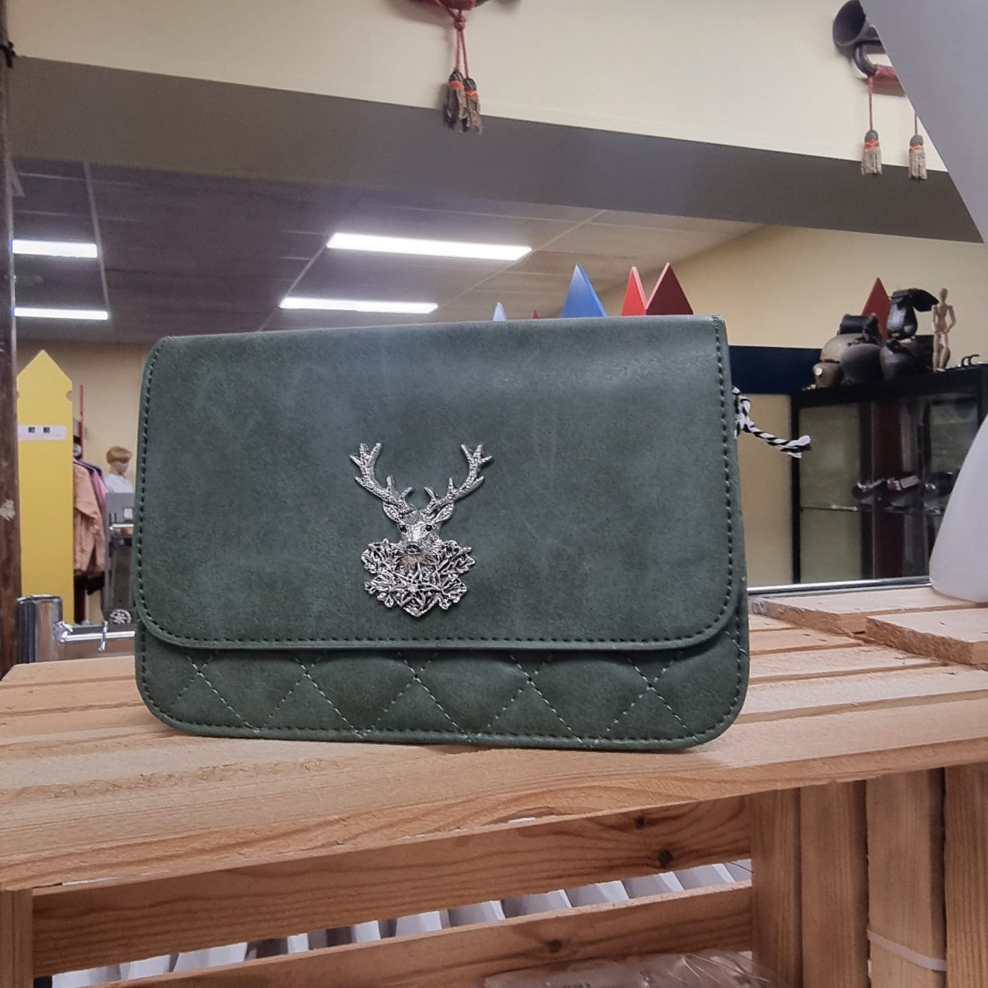 TRACHTEN HANDTASJE PU-LEDER GROEN